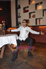 Akshay Kumar show the set of Amul Master Chef in FilmCity, Mumbai o 14th Oct 2010 (34).JPG